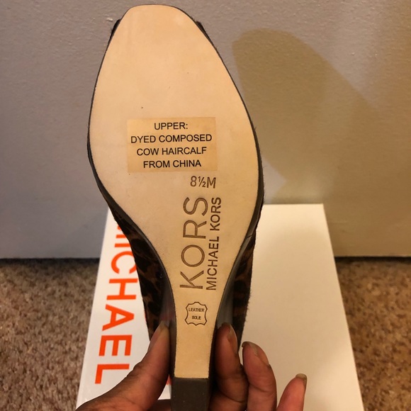 New Michael Kors Leopard Open Toe Wedge - Picture 4 of 4